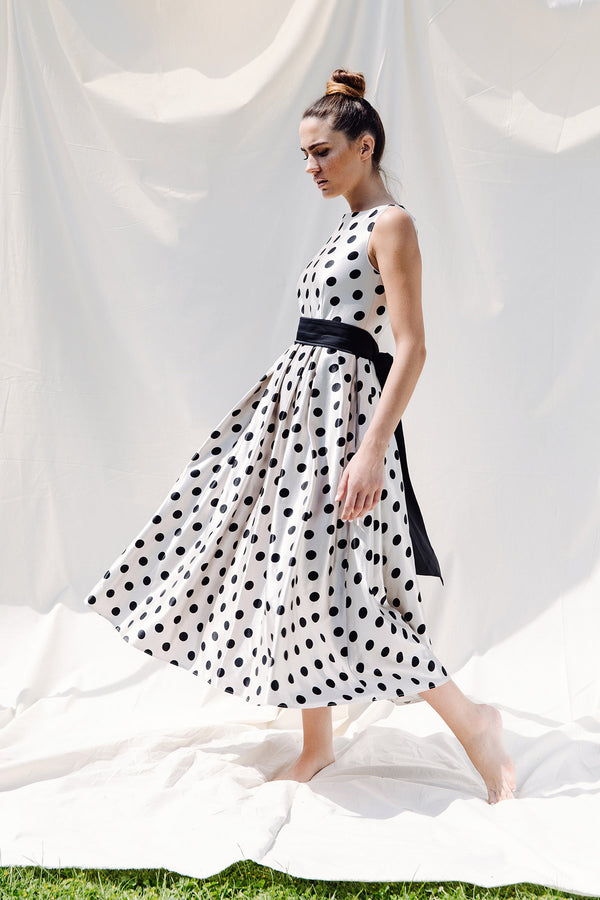 Kleid mit Polka Dots und schwarzem Gürtel