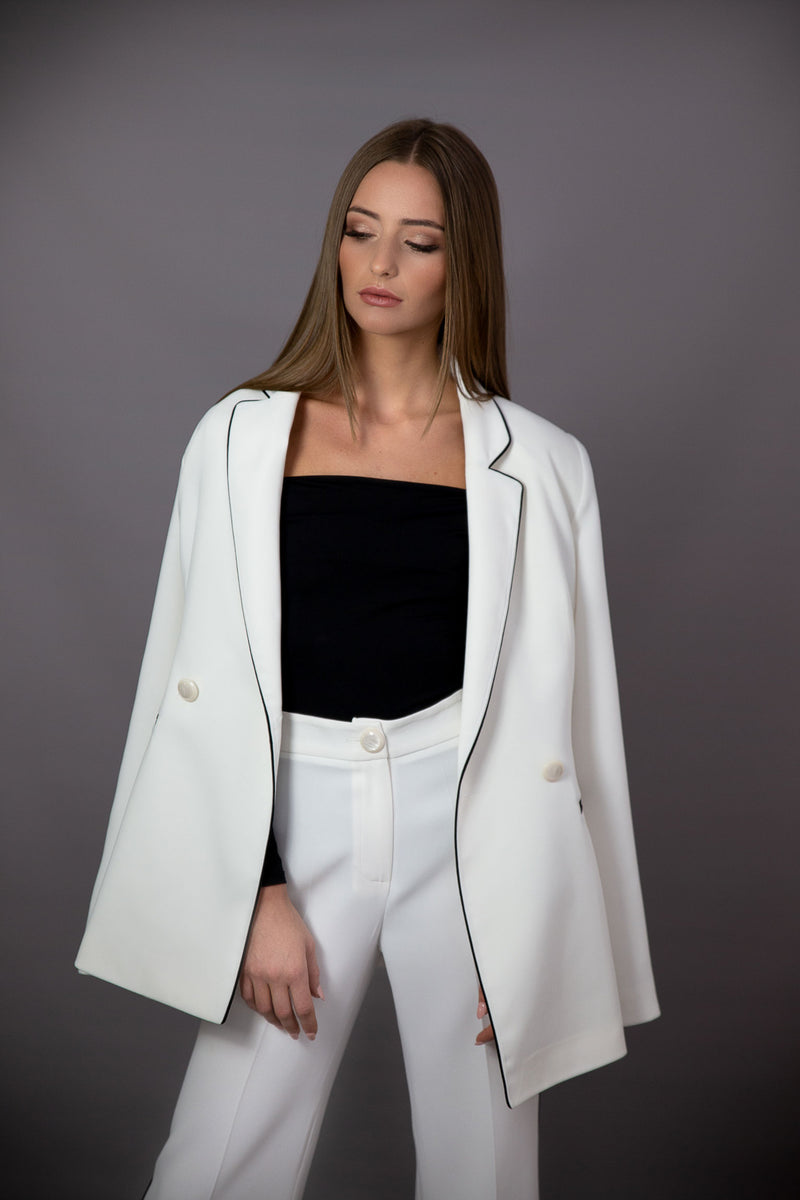 Weißes Anzug-Set mit schwarzen Details – Emel Gloss
